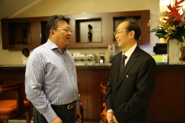 与校友会面.jpg 与校友会面.jpg