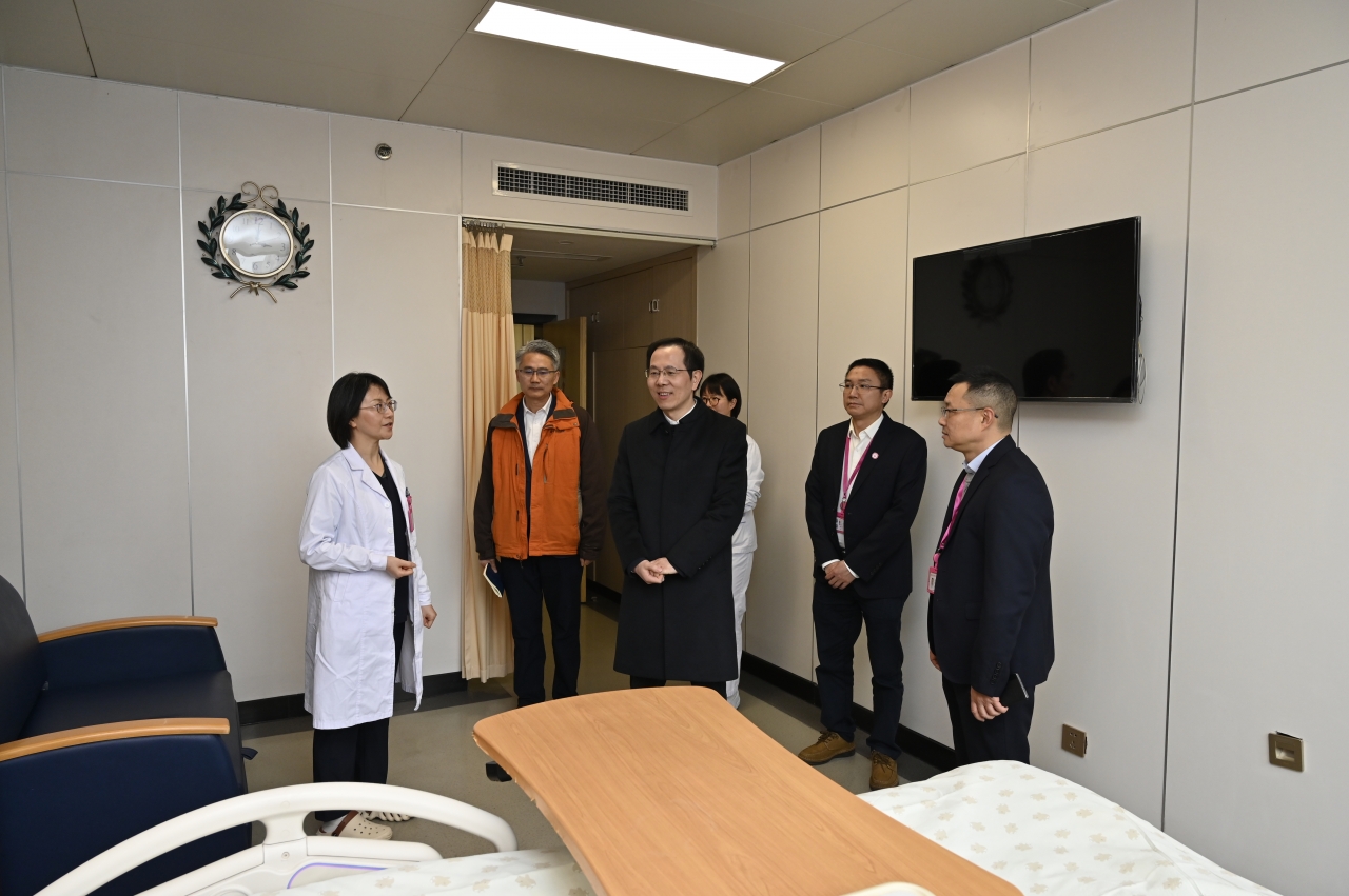 学校与成都市妇女儿童中心医院召开座谈会