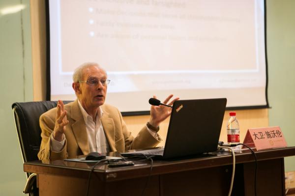 著名心路治疗学家大卫·施沃伦教授一行做客成电人文·科学讲座
