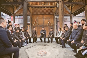 习近平：锲而不舍落实中央八项规定精神，以优良党风引领社风民风