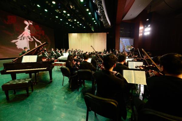 “西方情 东方韵”2016新年音乐会上演