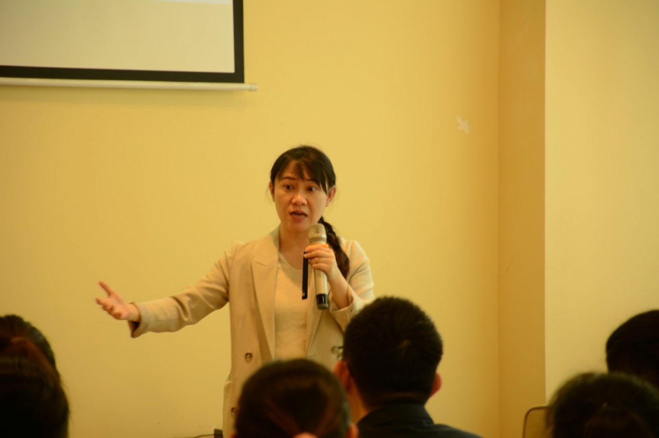 【成电下午茶】杨菁教授与成电学子分享旧城低收入邻里的空间演变与衰败机理研究