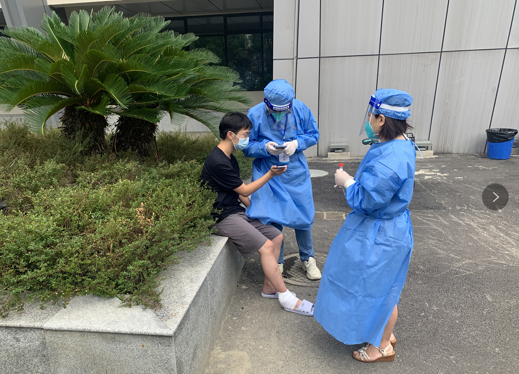 【抗击新冠肺炎】陈隽锋、原航：愿微光成炬，温暖师生心