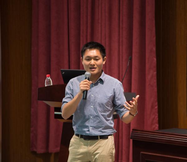 物电学子聆听“老挝励志哥”讲奋斗的故事