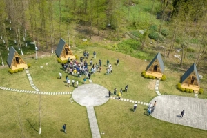 【美丽成电·和谐之美】草坪传来琴声，来成电“邂逅”钢琴小屋吧！