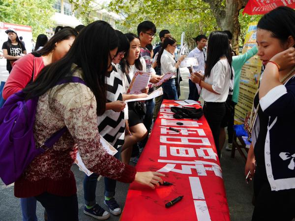 校医院举办高血压防控知识专题宣传及义诊活动
