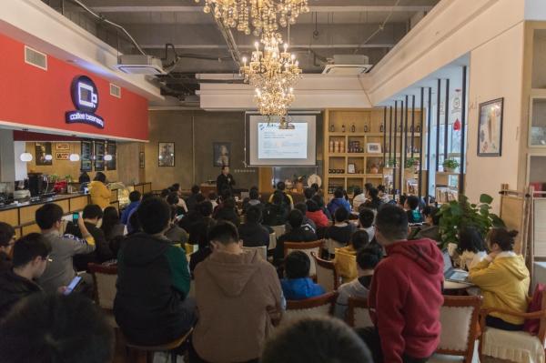 【成电下午茶】肖鸣宇教授与学子探讨如何练就科研本领