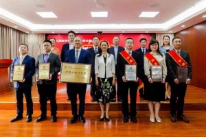 电子科大梁应敞、朱策教授荣获中国侨联第九届“侨界贡献奖”