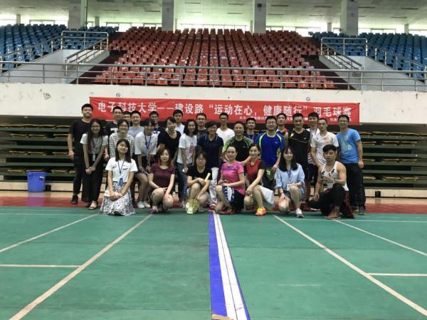 我校与建设路街道办联合举办羽毛球比赛
