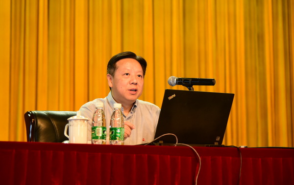 王亚非书记为成电学子讲解“青年与党”