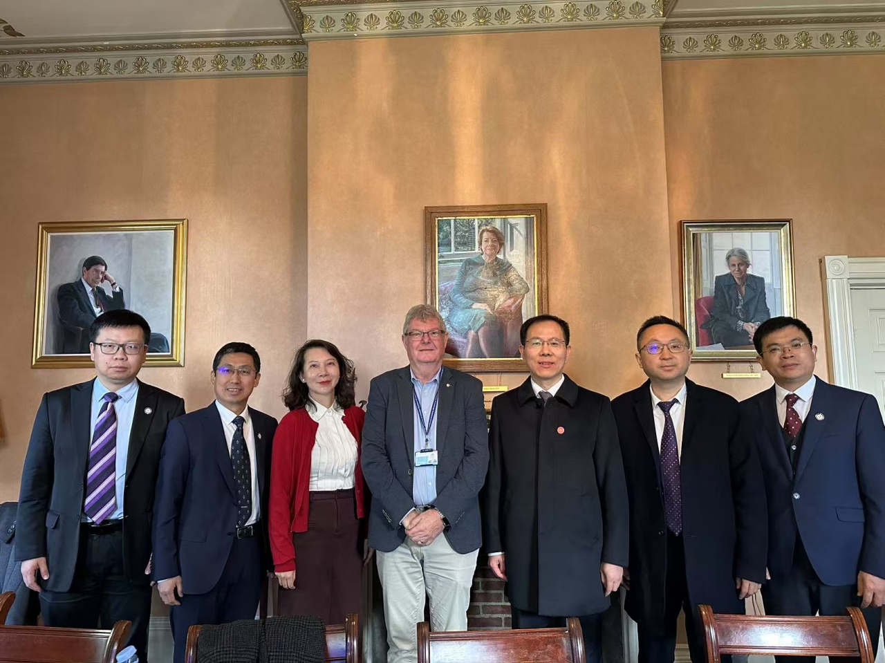 访问剑桥大学.jpg 访问剑桥大学.jpg