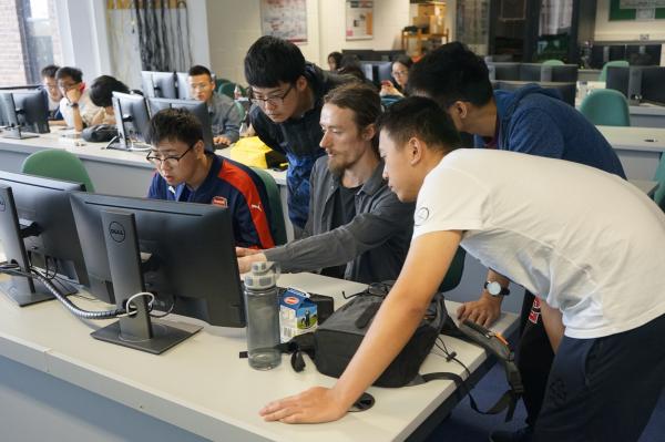 IBM工程师耐心指导.JPG 8686bd1816293c55b3f115004688145f.jpg