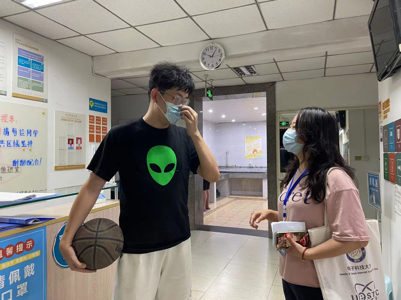 【抗击新冠肺炎】饶渐升：我们在学校，同学们更安心