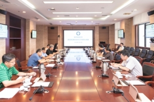 学校疫情防控工作领导小组召开工作会议