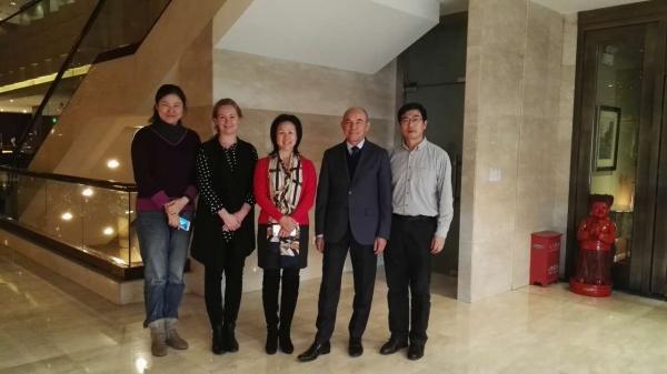 与哥白尼大学副校长WW合影.jpg 与哥白尼大学副校长WW合影.jpg