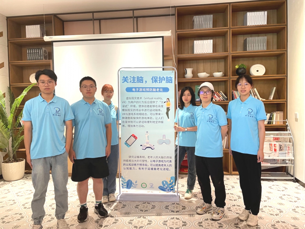 实践队向老年人开展脑老化健康知识讲座2.jpg 实践队向老年人开展脑老化健康知识讲座2.jpg