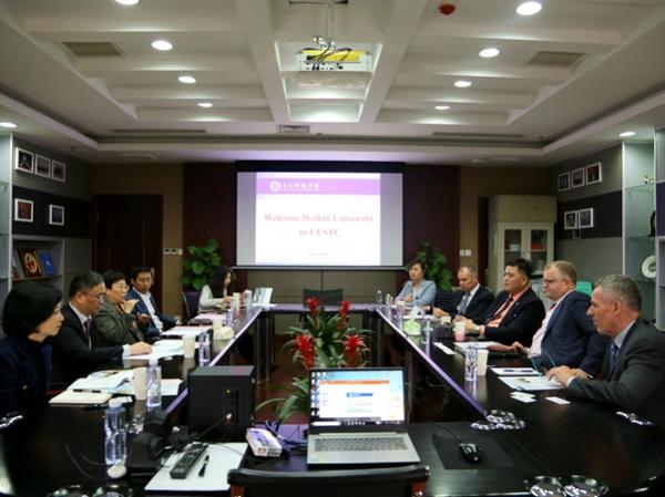 澳大利亚迪肯大学校长来校洽谈合作