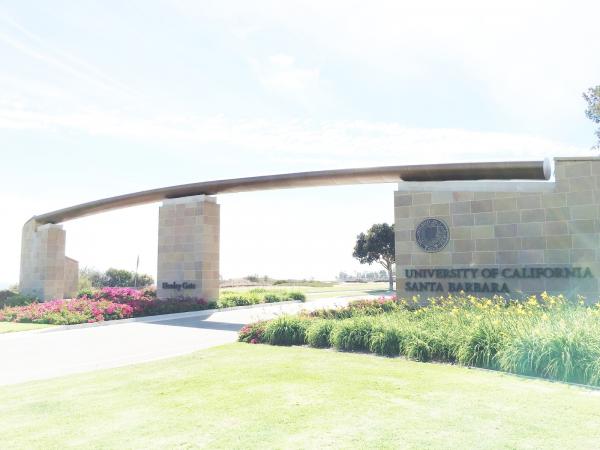 加州分校的校门.jpg 加州分校的校门.jpg