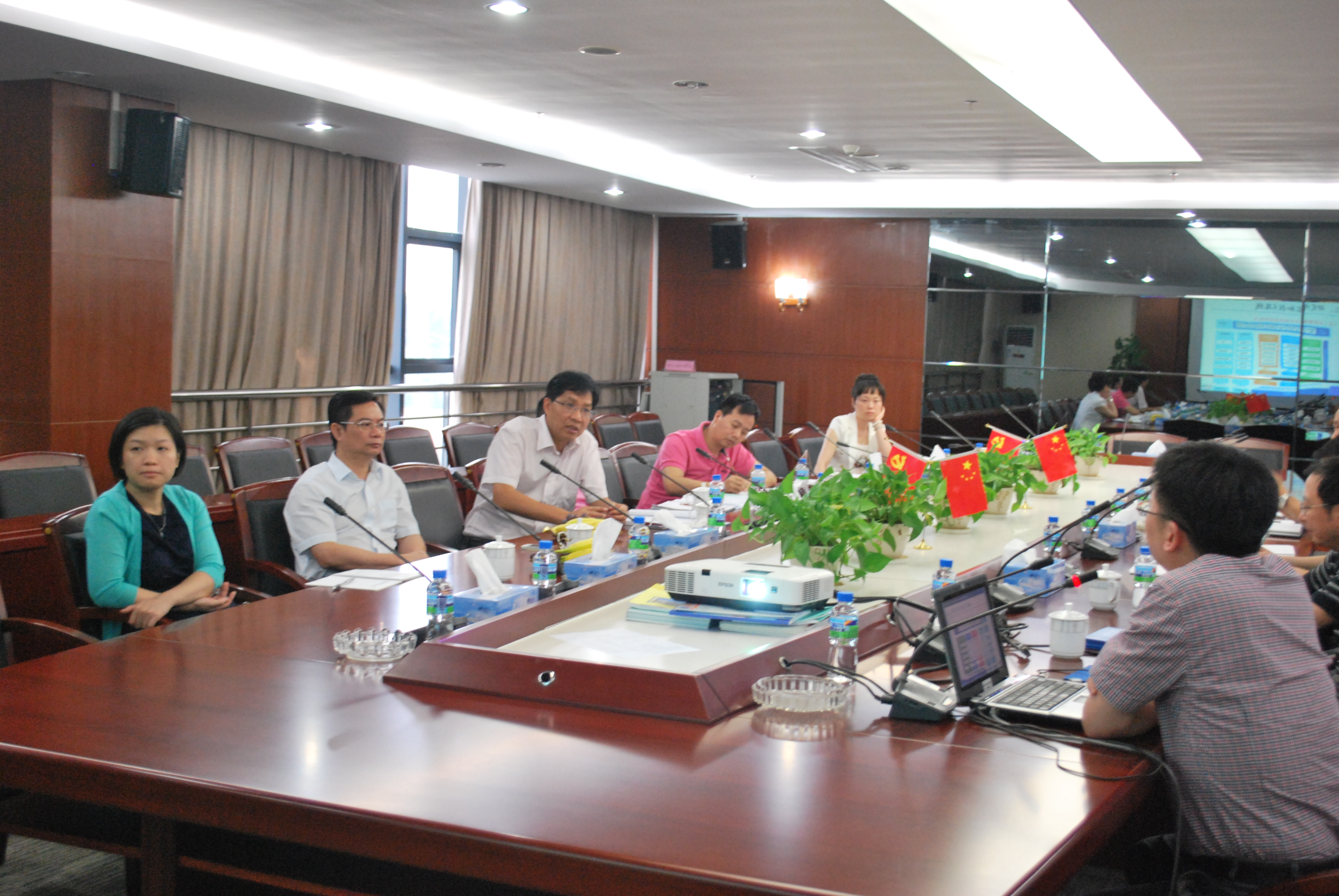 多家部门调研东莞研究院“大数据健康平台”项目