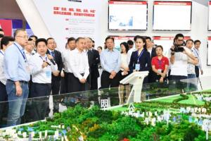 省委常委、成都市委书记范锐平与校友企业家代表座谈交流