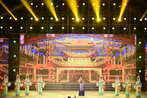 晚会0017.JPG 8a2bc181007c198cc793abea868fb25a.jpg