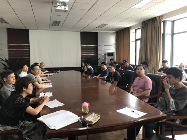 通信学院召开师生座谈会