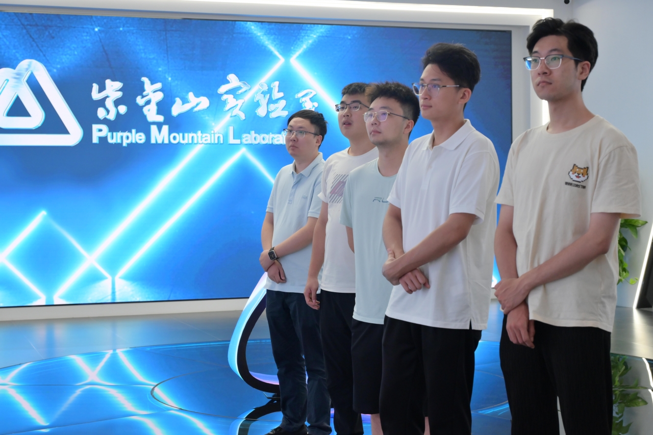 图 5 电子学院研究生实践队赴紫金山实验室交流.JPG 图 5 电子学院研究生实践队赴紫金山实验室交流.JPG