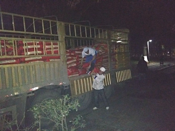 【扶贫在行动】暖心又暖胃！首批扶贫大米抵达成电食堂