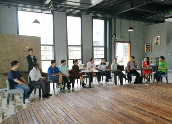 新华社记者关注我校大学生创业 探秘“成电创客”群体