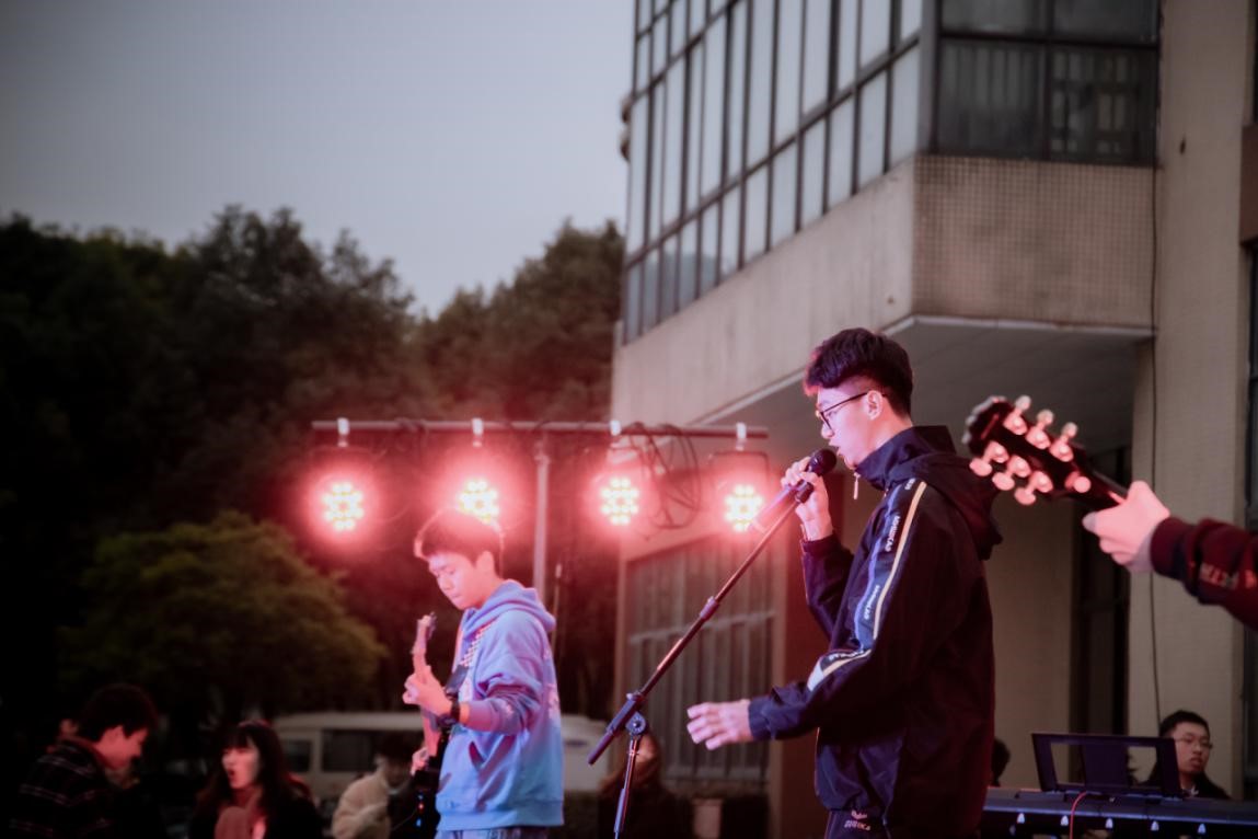 23.jpg 8d9492bee426149e8e72a45a7a01afba_c99b9.j