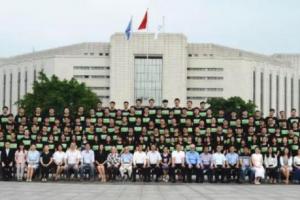 格拉斯哥学院首届毕业生深造率超80%