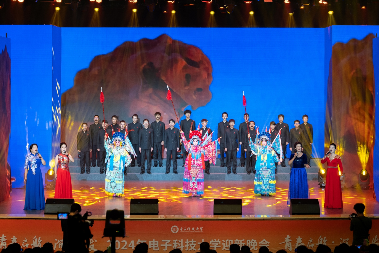 13表演唱《万疆》.jpg 13表演唱《万疆》.jpg