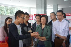 【校庆】学校举行2014年暑期社会实践成果展