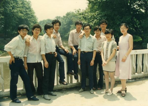 参与经营“哈默咖啡”的同学合影.jpg 参与经营“哈默咖啡”的同学合影.jpg