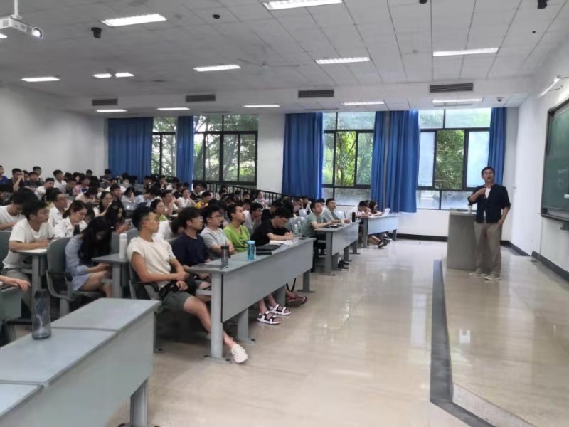 第六届“研究生人文教育与学术交流月”信通学院活动拉开帷幕