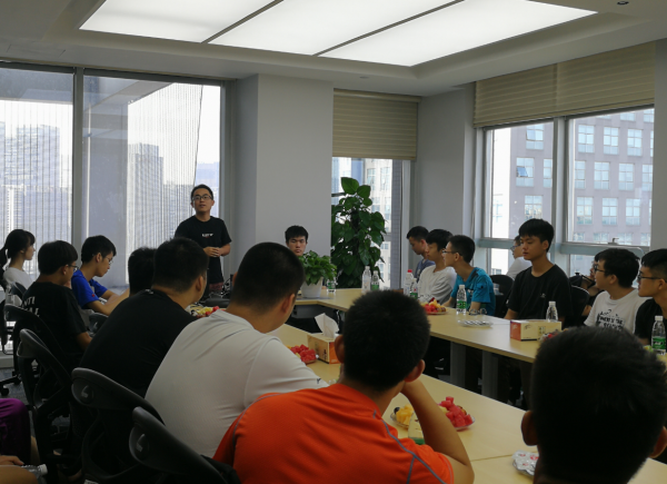 电子学院组织系列企业参观活动拉开新生教育第一课