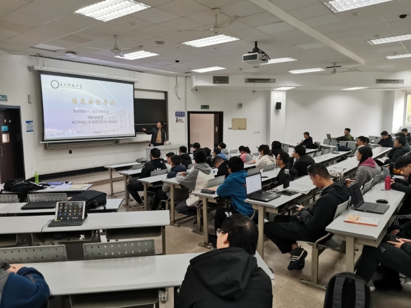 课堂场景 (2).jpg 课堂场景 (2).jpg