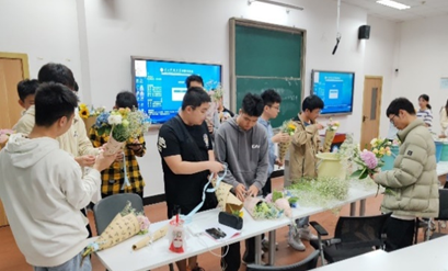 计算机（网安）学院举行“爱国奋斗正当时，青年有为建新功”新中国成立75周年主题班会