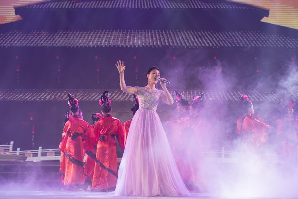 晚会0013.jpg 8f7401e57172097cdf1dca3f445a539b.jpg