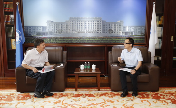 李言荣校长会见华为成都研究所所长袁学文