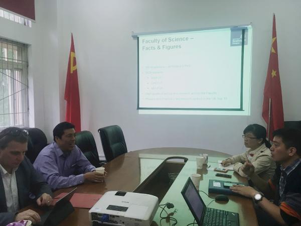 英国斯特拉斯克莱德大学理学院到物电学院交流