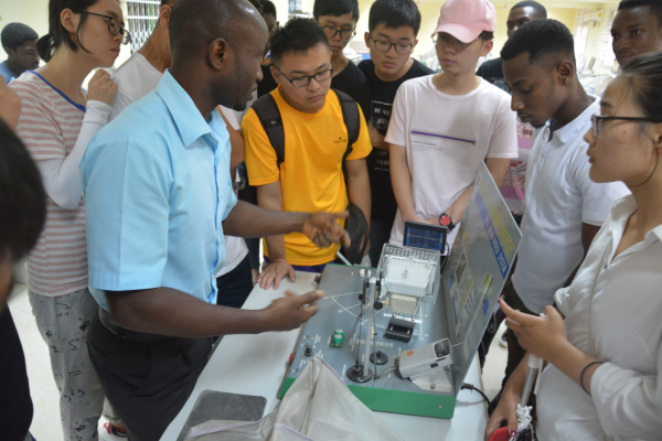 成电学子赴加纳开展社会实践圆满结束