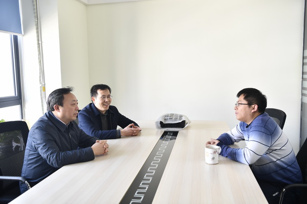 四川省委教育工委领导来校慰问专家