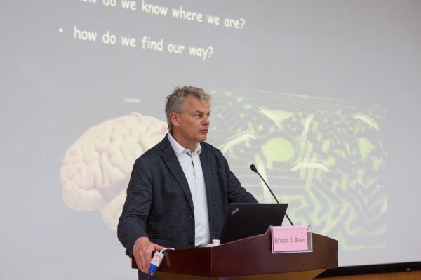 【成电讲坛】诺奖得主爱德华·莫索尔解密大脑中的“GPS”