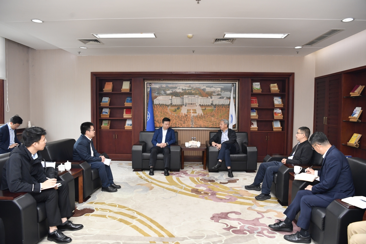 海南陵水县委书记吴海峰来校访问