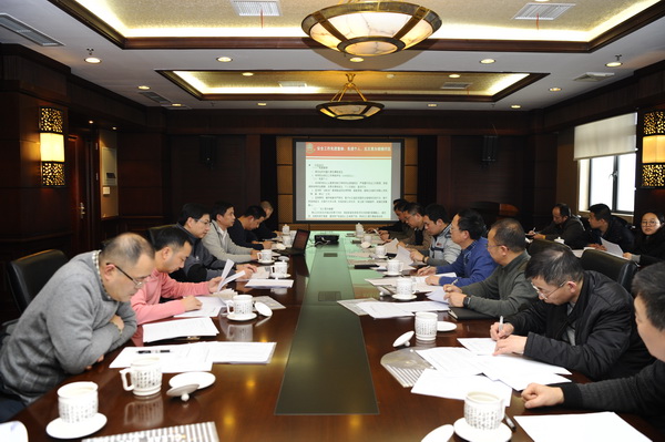 学校召开安全检查工作汇报会