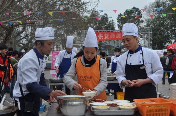 后勤集团举行川菜教学美食活动