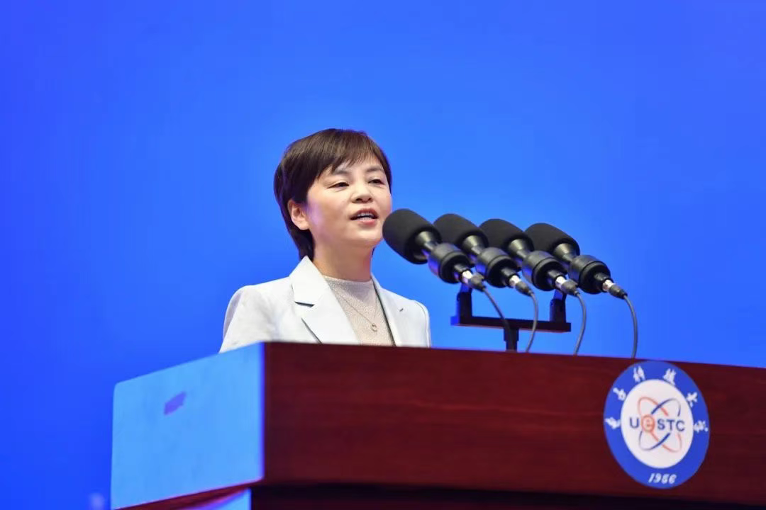 【天下成电人】李健益：跨界逐梦，以高分子新材料书写产业报国华章