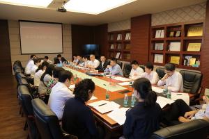 第九次党代会第五、第六代表团召开讨论会