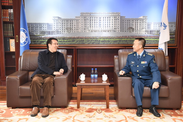 【成电讲坛】英雄试飞员李中华矢志蓝天的飞行梦